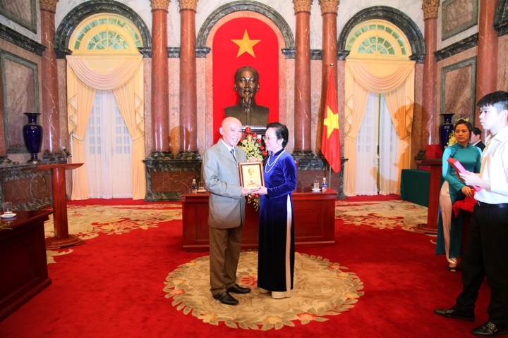 IBV Thực địa